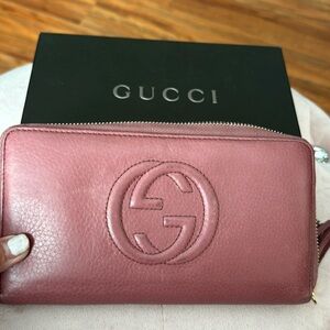 Gucci Zippy wallet with Box
